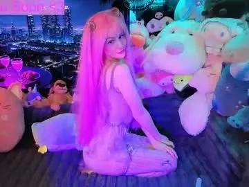 Try our girls live displays and explore the company of endless strippers, with beautiful physiques, vibrating toys and more.