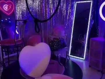 Try our girls live displays and explore the company of endless strippers, with beautiful physiques, vibrating toys and more.