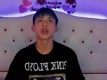 Try our girls live displays and explore the company of endless strippers, with beautiful physiques, vibrating toys and more.