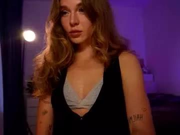 Try our girls live displays and explore the company of endless strippers, with beautiful physiques, vibrating toys and more.