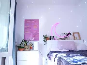 Try our girls live displays and explore the company of endless strippers, with beautiful physiques, vibrating toys and more.