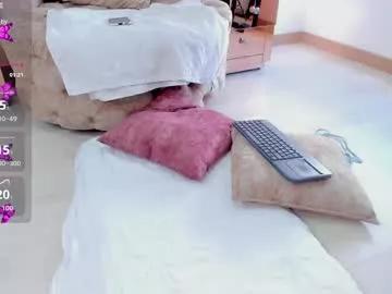 Try our girls live displays and explore the company of endless strippers, with beautiful physiques, vibrating toys and more.