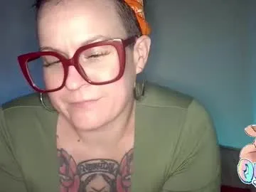 quinnofspades — Help me nut???? #PAWG #snowbunny #interracial #tattoos #altgirl #bbcqueen #bbclover