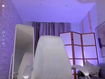 Try our girls live displays and explore the company of endless strippers, with beautiful physiques, vibrating toys and more.