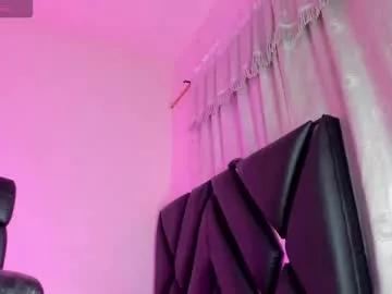 Try our girls live displays and explore the company of endless strippers, with beautiful physiques, vibrating toys and more.