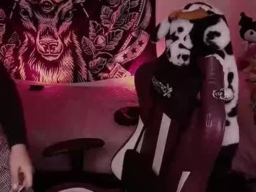Try our girls live displays and explore the company of endless strippers, with beautiful physiques, vibrating toys and more.