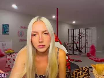 Try our girls live displays and explore the company of endless strippers, with beautiful physiques, vibrating toys and more.