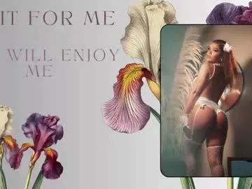 Try our girls live displays and explore the company of endless strippers, with beautiful physiques, vibrating toys and more.