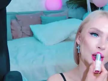 Try our girls live displays and explore the company of endless strippers, with beautiful physiques, vibrating toys and more.