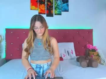 Try our girls live displays and explore the company of endless strippers, with beautiful physiques, vibrating toys and more.