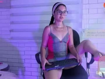 Try our girls live displays and explore the company of endless strippers, with beautiful physiques, vibrating toys and more.