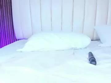 Try our girls live displays and explore the company of endless strippers, with beautiful physiques, vibrating toys and more.