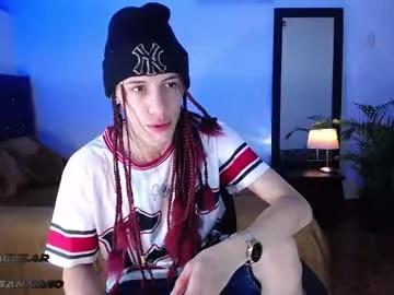 Try our girls live displays and explore the company of endless strippers, with beautiful physiques, vibrating toys and more.