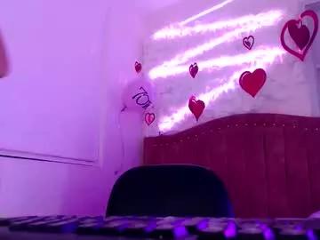 Try our girls live displays and explore the company of endless strippers, with beautiful physiques, vibrating toys and more.