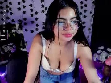 Try our girls live displays and explore the company of endless strippers, with beautiful physiques, vibrating toys and more.
