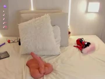 Try our girls live displays and explore the company of endless strippers, with beautiful physiques, vibrating toys and more.