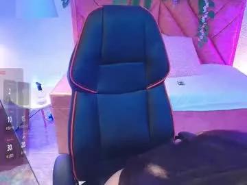 Try our girls live displays and explore the company of endless strippers, with beautiful physiques, vibrating toys and more.