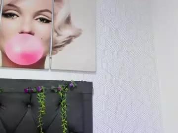 Try our girls live displays and explore the company of endless strippers, with beautiful physiques, vibrating toys and more.