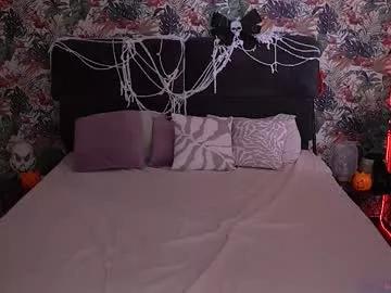 Try our girls live displays and explore the company of endless strippers, with beautiful physiques, vibrating toys and more.