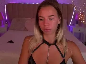 Try our girls live displays and explore the company of endless strippers, with beautiful physiques, vibrating toys and more.