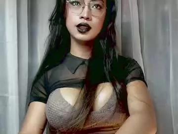 Try our girls live displays and explore the company of endless strippers, with beautiful physiques, vibrating toys and more.