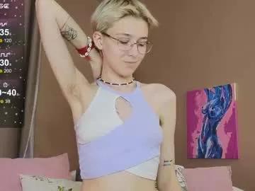 Try our girls live displays and explore the company of endless strippers, with beautiful physiques, vibrating toys and more.