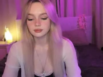 Try our girls live displays and explore the company of endless strippers, with beautiful physiques, vibrating toys and more.
