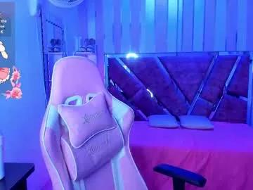 Try our girls live displays and explore the company of endless strippers, with beautiful physiques, vibrating toys and more.