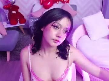 Try our girls live displays and explore the company of endless strippers, with beautiful physiques, vibrating toys and more.