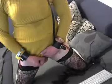 Try our girls live displays and explore the company of endless strippers, with beautiful physiques, vibrating toys and more.