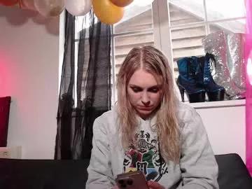 siswet19 from Chaturbate
