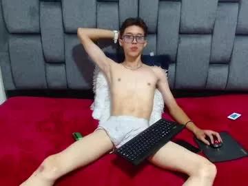 Try our girls live displays and explore the company of endless strippers, with beautiful physiques, vibrating toys and more.