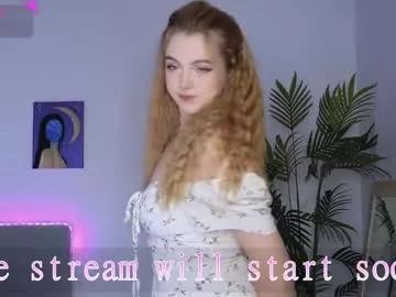 small_blondee model from Chaturbate