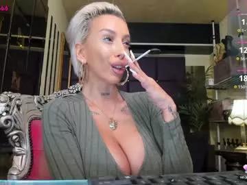 Try our girls live displays and explore the company of endless strippers, with beautiful physiques, vibrating toys and more.