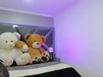 Try our girls live displays and explore the company of endless strippers, with beautiful physiques, vibrating toys and more.