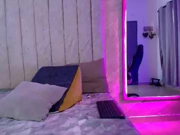 Try our girls live displays and explore the company of endless strippers, with beautiful physiques, vibrating toys and more.