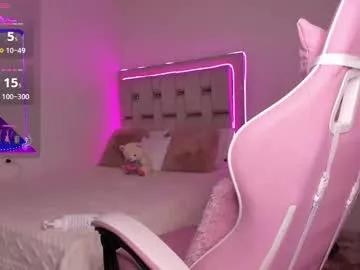 Try our girls live displays and explore the company of endless strippers, with beautiful physiques, vibrating toys and more.