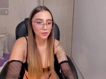 Try our girls live displays and explore the company of endless strippers, with beautiful physiques, vibrating toys and more.