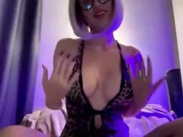 Try our girls live displays and explore the company of endless strippers, with beautiful physiques, vibrating toys and more.