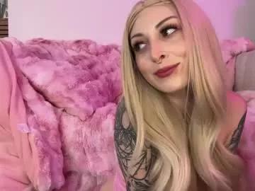 Try our girls live displays and explore the company of endless strippers, with beautiful physiques, vibrating toys and more.