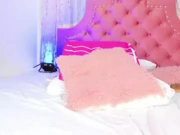 Try our girls live displays and explore the company of endless strippers, with beautiful physiques, vibrating toys and more.