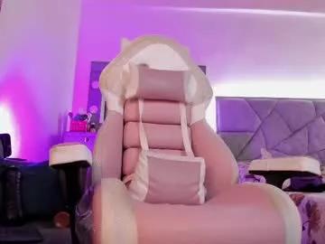 Try our girls live displays and explore the company of endless strippers, with beautiful physiques, vibrating toys and more.