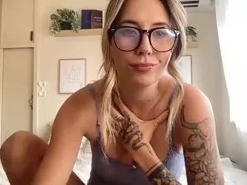 Try our girls live displays and explore the company of endless strippers, with beautiful physiques, vibrating toys and more.