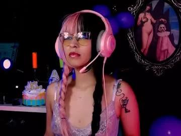 Try our girls live displays and explore the company of endless strippers, with beautiful physiques, vibrating toys and more.