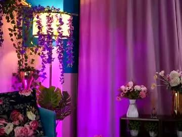 Try our girls live displays and explore the company of endless strippers, with beautiful physiques, vibrating toys and more.