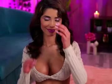 Try our girls live displays and explore the company of endless strippers, with beautiful physiques, vibrating toys and more.