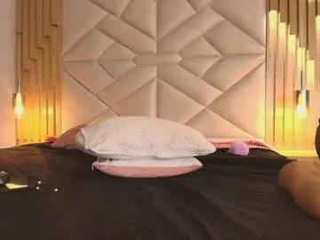 Try our girls live displays and explore the company of endless strippers, with beautiful physiques, vibrating toys and more.