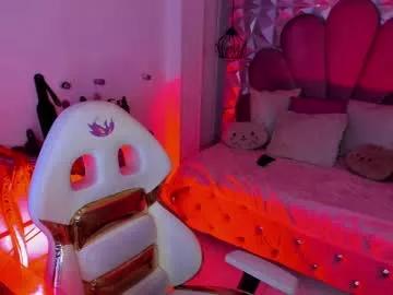 Try our girls live displays and explore the company of endless strippers, with beautiful physiques, vibrating toys and more.