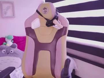 Try our girls live displays and explore the company of endless strippers, with beautiful physiques, vibrating toys and more.