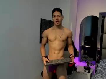Try our girls live displays and explore the company of endless strippers, with beautiful physiques, vibrating toys and more.